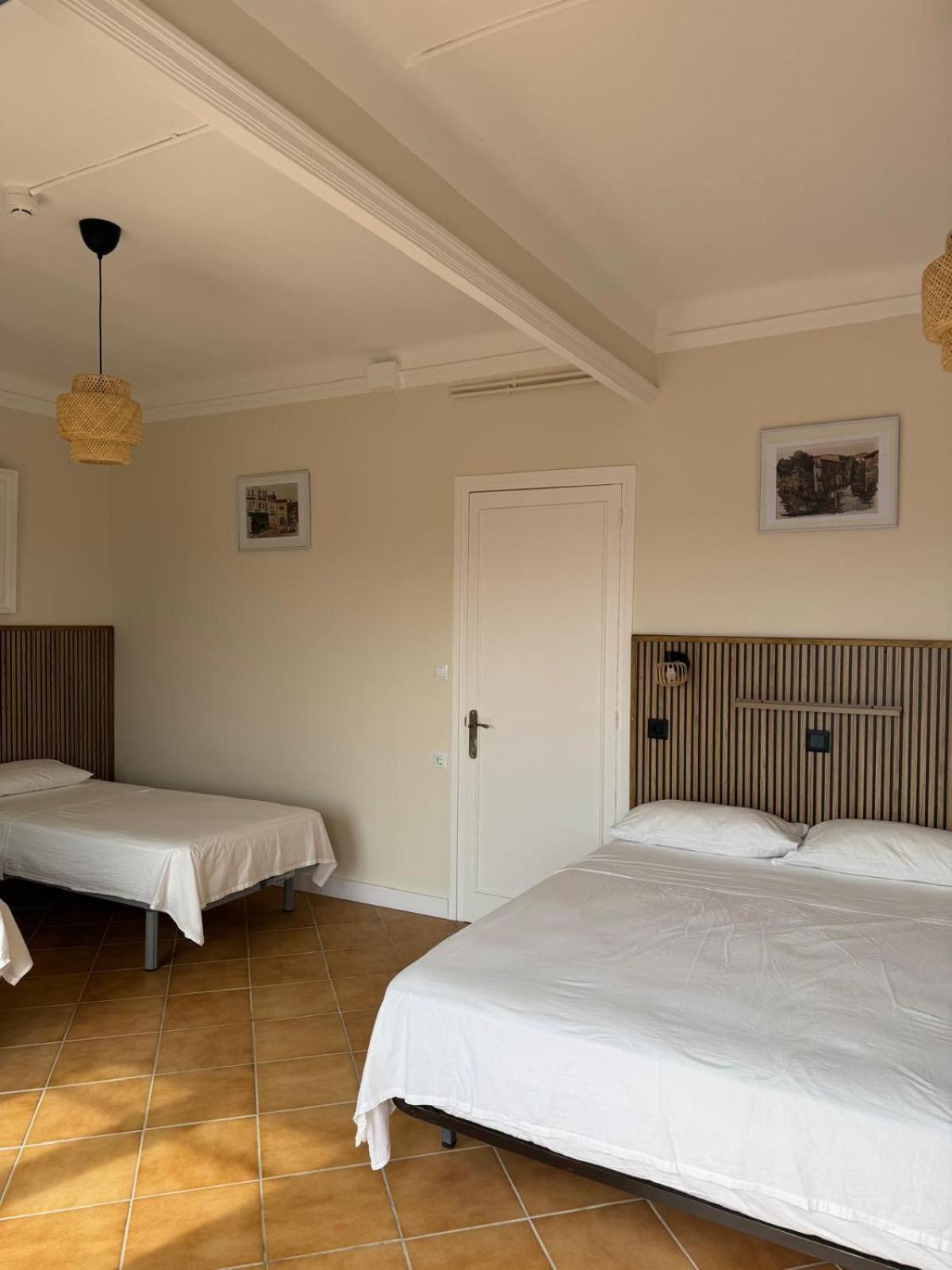 Hostal Restaurant Casa Comaulis La Vajol Екстер'єр фото
