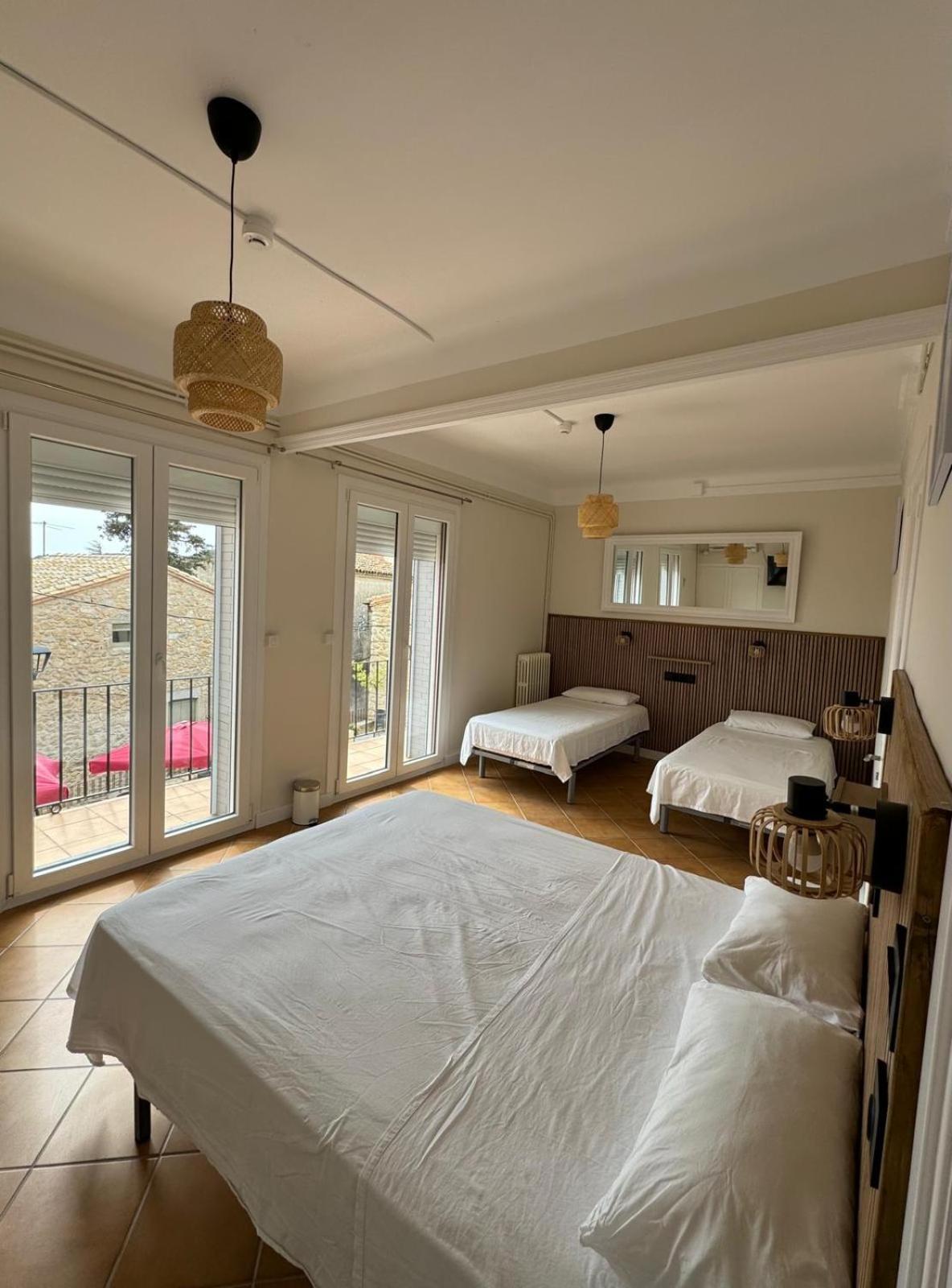 Hostal Restaurant Casa Comaulis La Vajol Екстер'єр фото